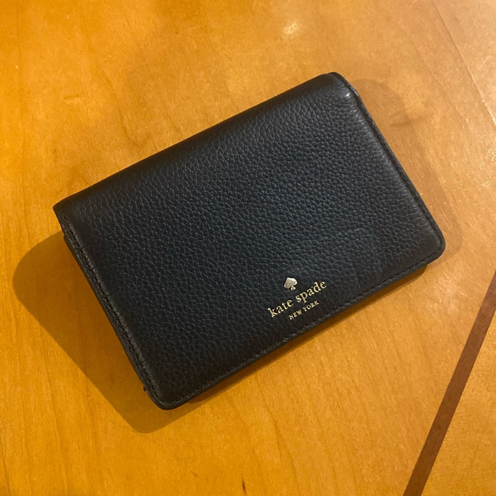 Kate Spade pebbled wallet. NWT